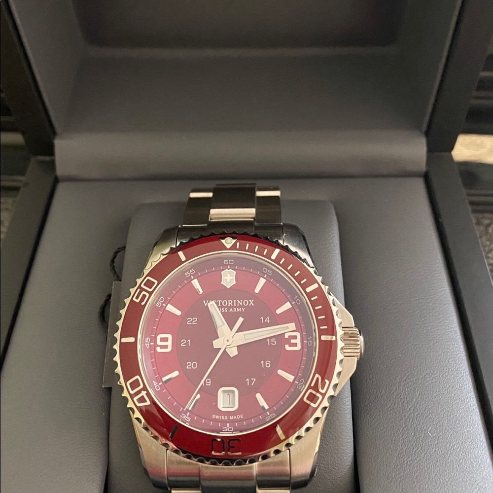 Victorinox Swiss Army Men's Maverick Red SS Watch